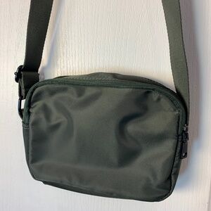 Simons Olive Green Unisex Belt Bag / Crossbody – Compact, Lightweight & Practica
